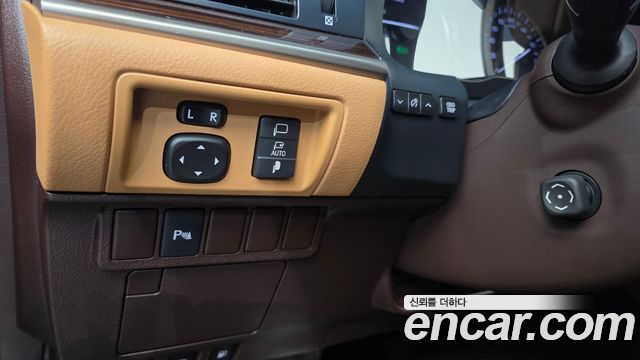 Lexus ES300h Supreme XV60 2017 — фото 13