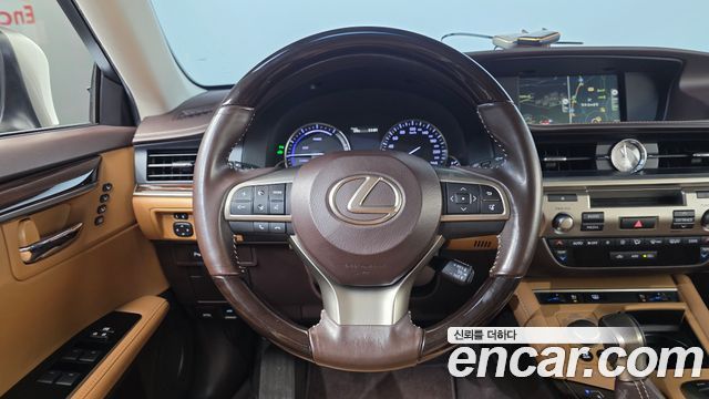 Lexus ES300h Supreme XV60 2017 — фото 14