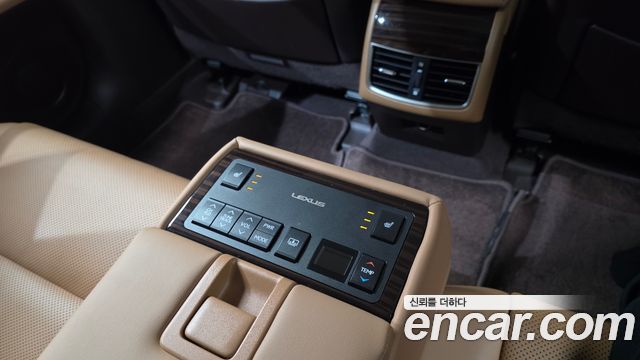 Lexus ES300h Supreme XV60 2017 — фото 19