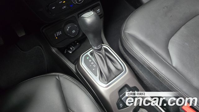 Jeep Renegade 1.3 Limited AWD 2022 — фото 9