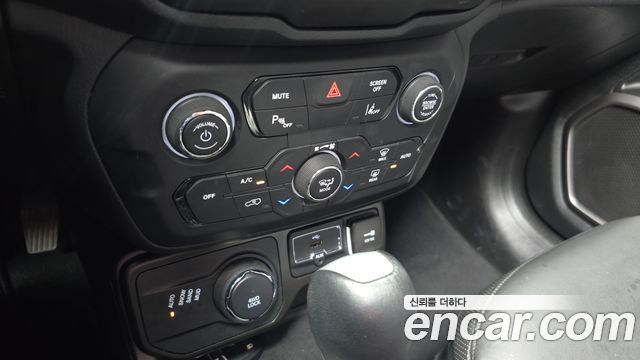 Jeep Renegade 1.3 Limited AWD 2022 — фото 17