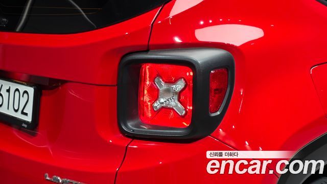 Jeep Renegade 1.3 Limited AWD 2022 — фото 23