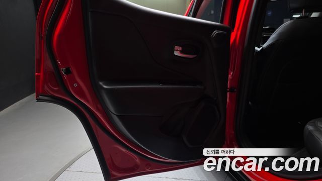 Jeep Renegade 1.3 Limited AWD 2022 — фото 25