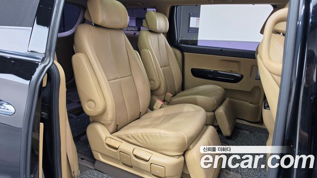 Kia Carnival Gasoline 7-seater Limousine President 2018 — фото 16