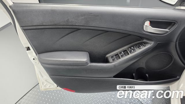 Kia K3 Trendy 2015 — фото 24