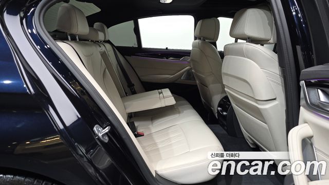 BMW 5 Series (G30) M550i xDrive 2022 — фото 11