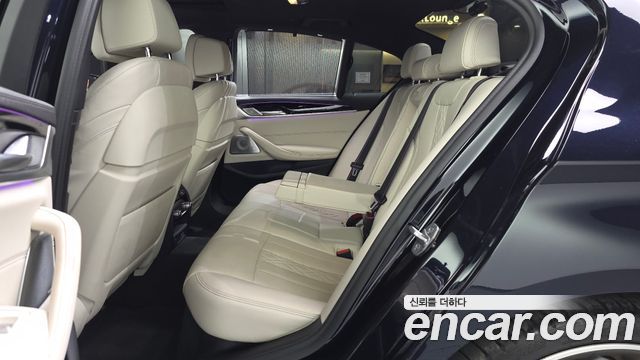 BMW 5 Series (G30) M550i xDrive 2022 — фото 12