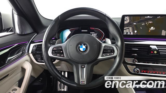 BMW 5 Series (G30) M550i xDrive 2022 — фото 13