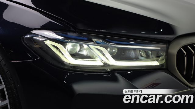 BMW 5 Series (G30) M550i xDrive 2022 — фото 22