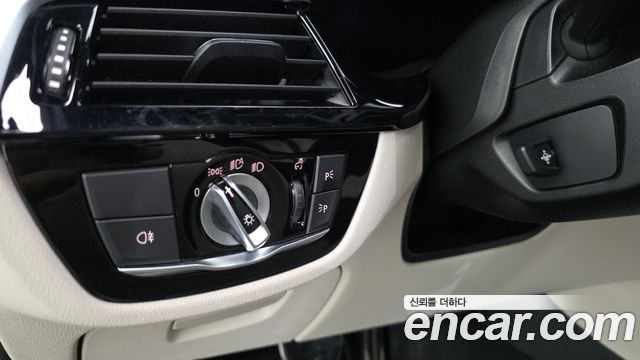 BMW 5 Series (G30) M550i xDrive 2022 — фото 29