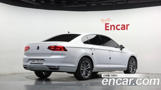 Volkswagen Passat GT (B8) 2.0 TDI Prestige 2018 — фото 2