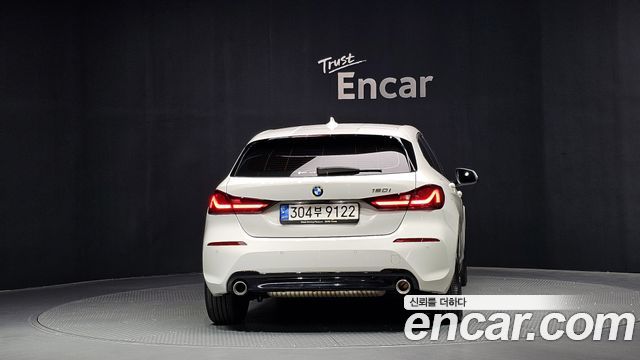 BMW 1 Series (F40) 120i Sports 2022 — фото 4