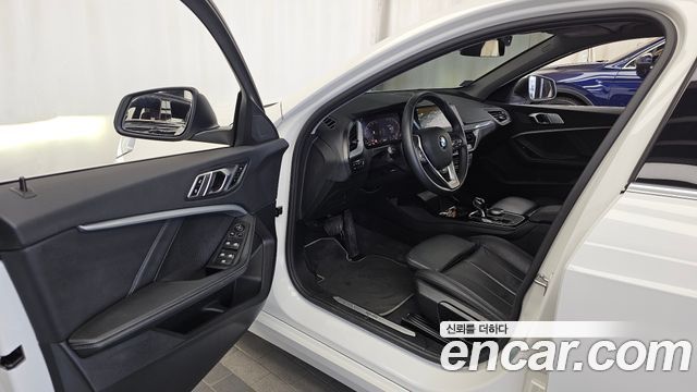 BMW 1 Series (F40) 120i Sports 2022 — фото 10