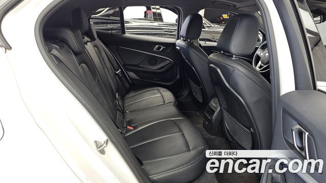 BMW 1 Series (F40) 120i Sports 2022 — фото 11