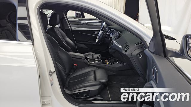 BMW 1 Series (F40) 120i Sports 2022 — фото 12