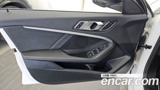 BMW 1 Series (F40) 120i Sports 2022 — фото 24