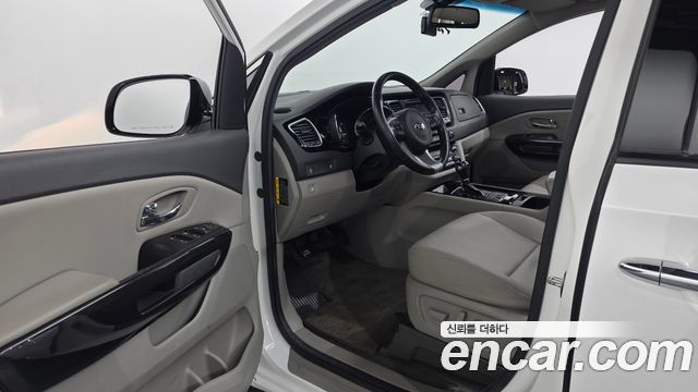 Kia Carnival 9-seater Prestige 2016 — фото 10