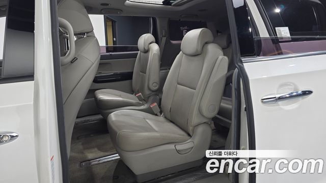 Kia Carnival 9-seater Prestige 2016 — фото 11