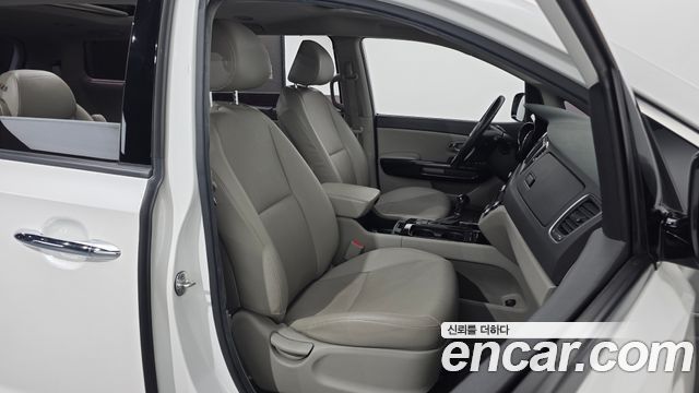 Kia Carnival 9-seater Prestige 2016 — фото 12