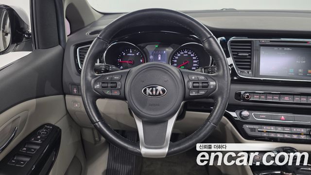 Kia Carnival 9-seater Prestige 2016 — фото 13