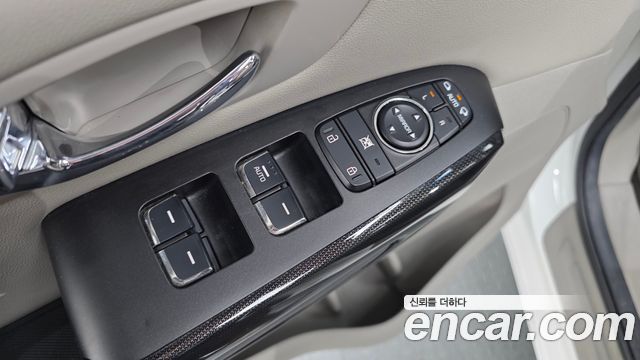 Kia Carnival 9-seater Prestige 2016 — фото 14