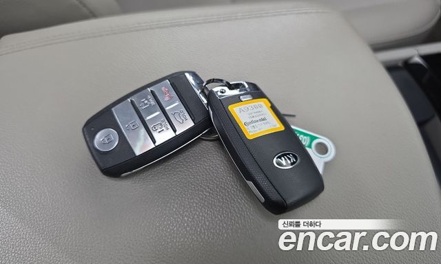 Kia Carnival 9-seater Prestige 2016 — фото 16