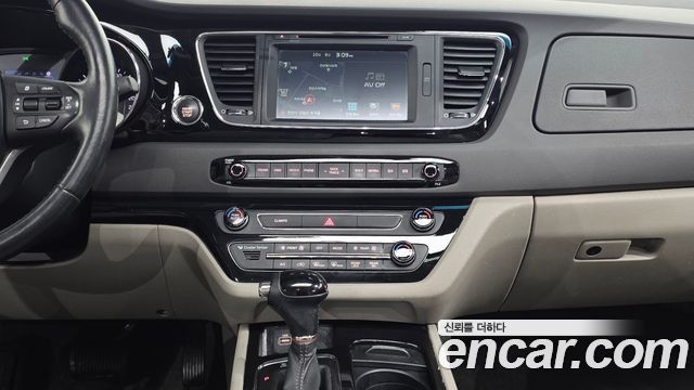 Kia Carnival 9-seater Prestige 2016 — фото 19
