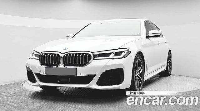 BMW 5 Series (G30) 520i M Sport 2023 — фото 1