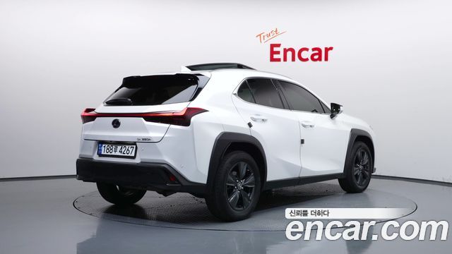 Lexus UX250h 2.0 2WD 2024 — фото 2