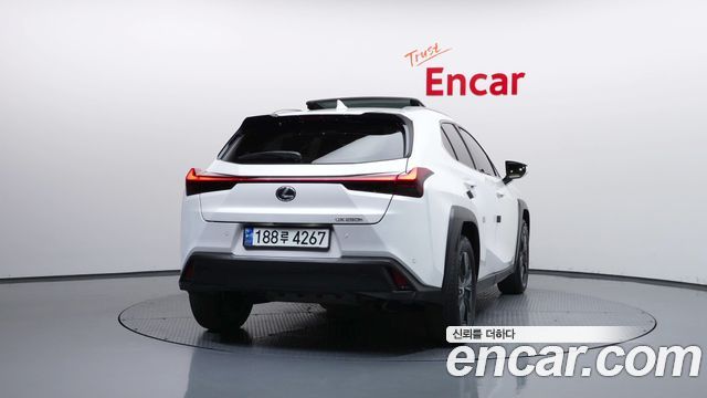 Lexus UX250h 2.0 2WD 2024 — фото 4