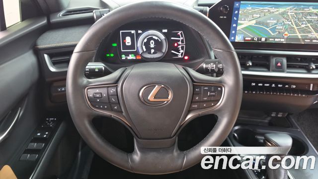 Lexus UX250h 2.0 2WD 2024 — фото 13