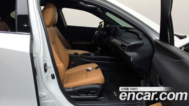 Lexus UX250h 2.0 2WD 2024 — фото 26