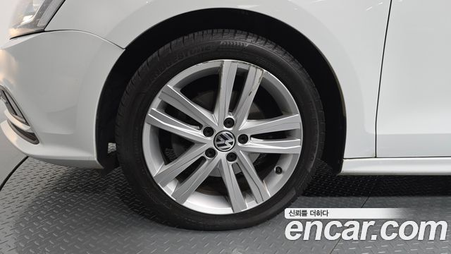 Volkswagen Jetta 2.0 TDI BlueMotion Premium 6th 2015 — фото 5