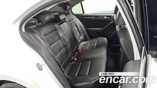 Volkswagen Jetta 2.0 TDI BlueMotion Premium 6th 2015 — фото 11