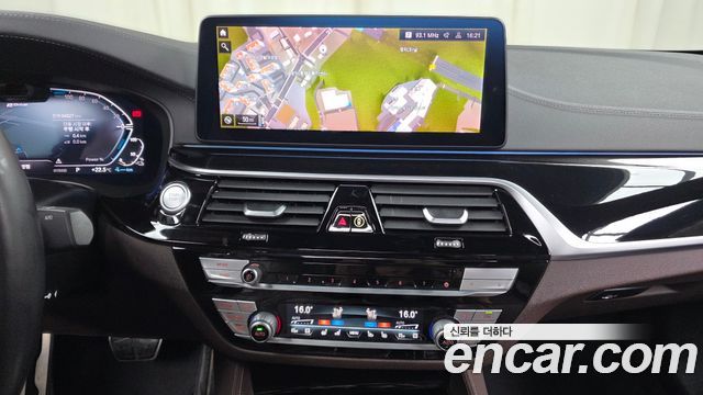BMW 5 Series (G30) 530e M Sport 2021 — фото 13