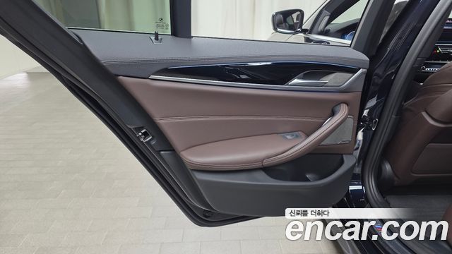 BMW 5 Series (G30) 530e M Sport 2021 — фото 25