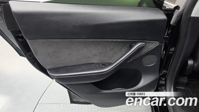 Tesla Model Y Long Range AWD 2022 — фото 25