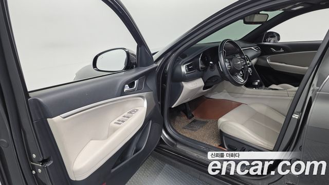 Genesis G70 Shooting Brake Gasoline 2.0T 2WD 2023 — фото 10