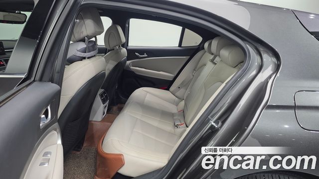 Genesis G70 Shooting Brake Gasoline 2.0T 2WD 2023 — фото 11