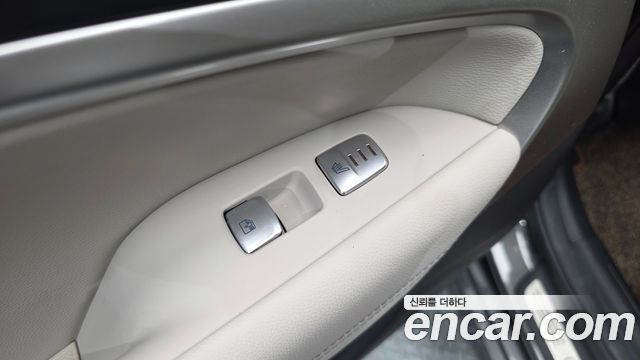 Genesis G70 Shooting Brake Gasoline 2.0T 2WD 2023 — фото 16