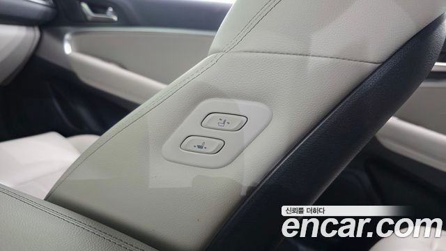 Genesis G70 Shooting Brake Gasoline 2.0T 2WD 2023 — фото 17