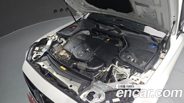 Mercedes-Benz E-Class (W213) E220d 4MATIC AMG Line 2022 — фото 6