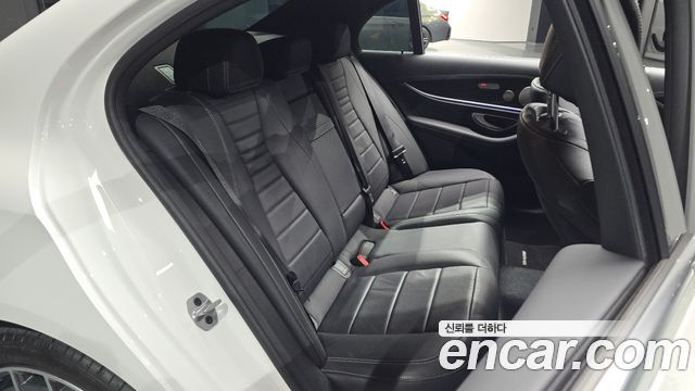 Mercedes-Benz E-Class (W213) E220d 4MATIC AMG Line 2022 — фото 11