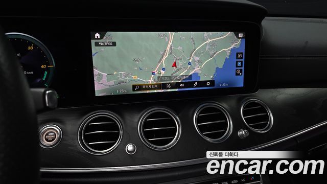 Mercedes-Benz E-Class (W213) E220d 4MATIC AMG Line 2022 — фото 17