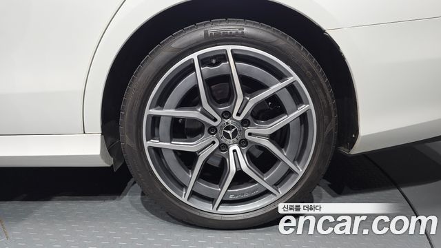 Mercedes-Benz E-Class (W213) E220d 4MATIC AMG Line 2022 — фото 21
