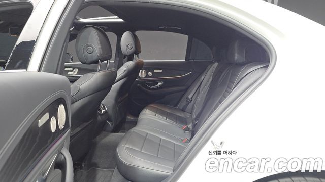 Mercedes-Benz E-Class (W213) E220d 4MATIC AMG Line 2022 — фото 26