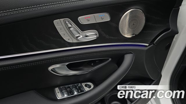 Mercedes-Benz E-Class (W213) E220d 4MATIC AMG Line 2022 — фото 27