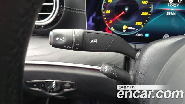Mercedes-Benz E-Class (W213) E220d 4MATIC AMG Line 2022 — фото 30