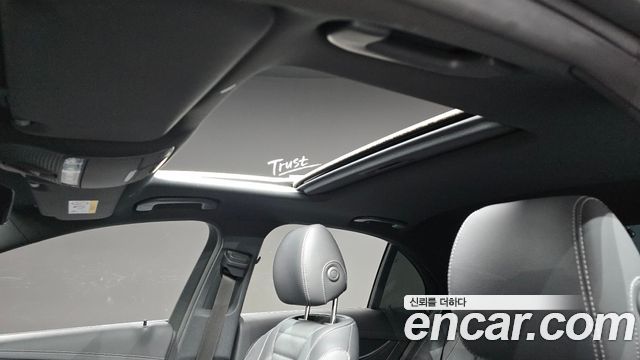 Mercedes-Benz E-Class (W213) E220d 4MATIC AMG Line 2022 — фото 33