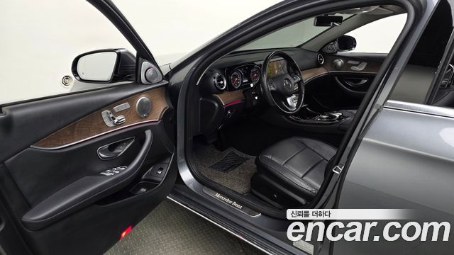 Mercedes-Benz E-Class (W213) E300 4MATIC Exclusive 2018 — фото 10